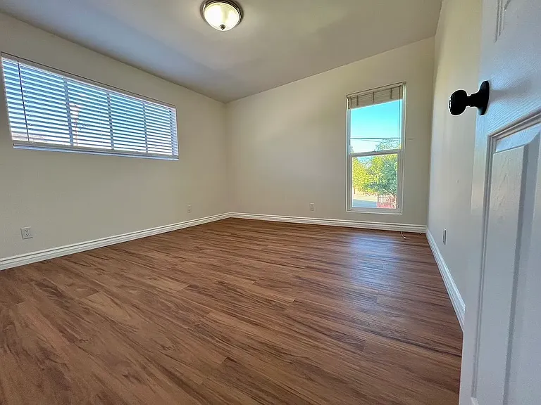 319 N Lafayette Park Pl #4 — Photo 3