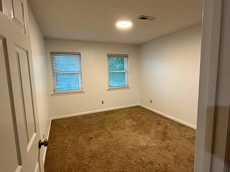 9415 Seasons Dr — Photo 6
