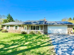 107 Acorn Dr, Hendersonville, NC 28792