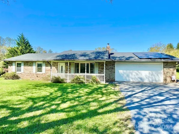 107 Acorn Dr, Hendersonville, NC 28792