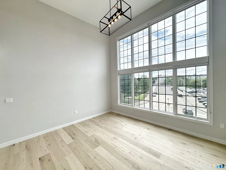 32 W Main St #304