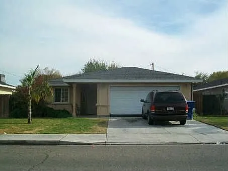 2222 N Beachwood Dr photo 1