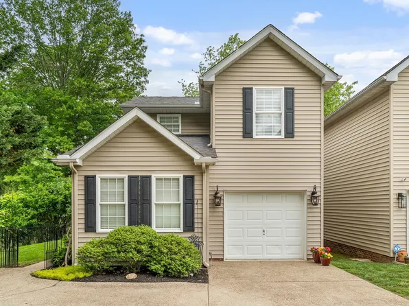 8 Blakeney Rose Ln, Huntington, WV 25705