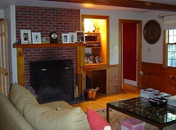 Family Room w/fireplace
