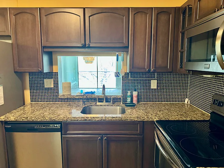 1800 SW 81st Ave #1307 — Photo 9