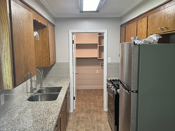 2nd image of 4824 Sheryl St