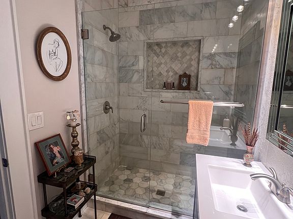 5th image of 714 W Princess Anne Rd APT 2