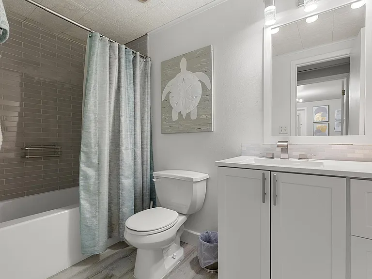 5651 Kelly Dr N — Photo 10