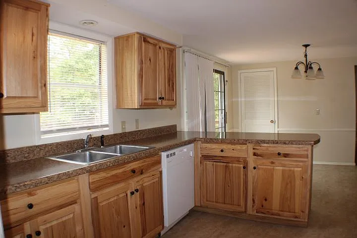 514 Martha Ave — Photo 9