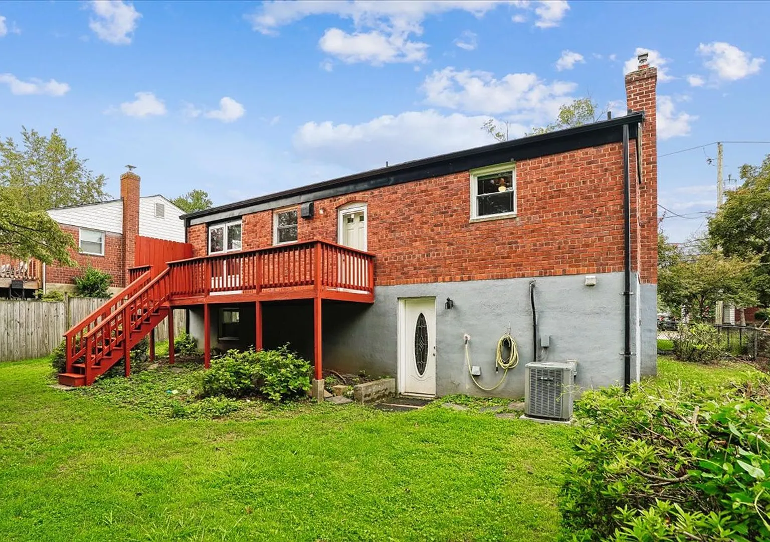 Updated Rambler Close To METRO, Parks, Shopping, & More — Photo 4