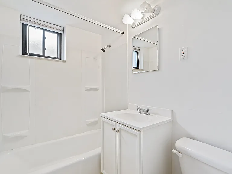 760 5th Ave — Photo 17