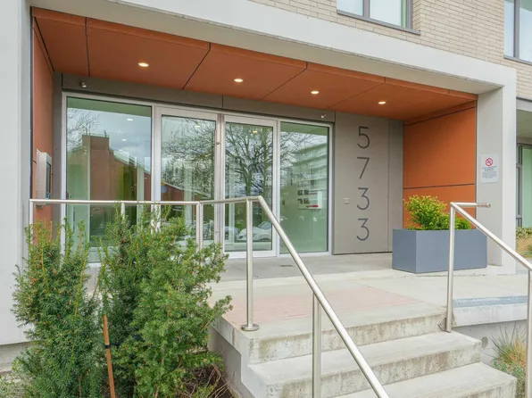 5733 Alberta St #411, Vancouver, BC V5Y 0M3
