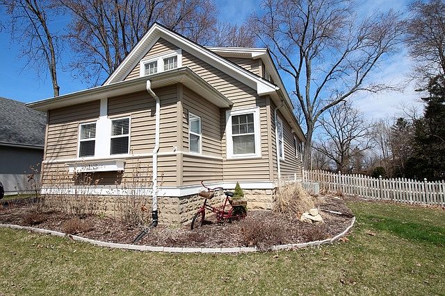 1st image of 133 E 2nd Ave