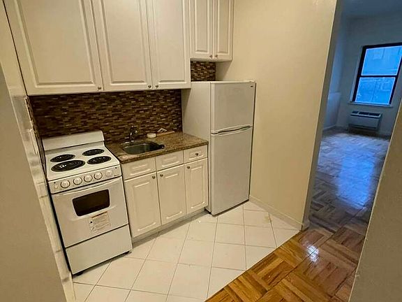 4th image of 243 E 81st St APT 1D