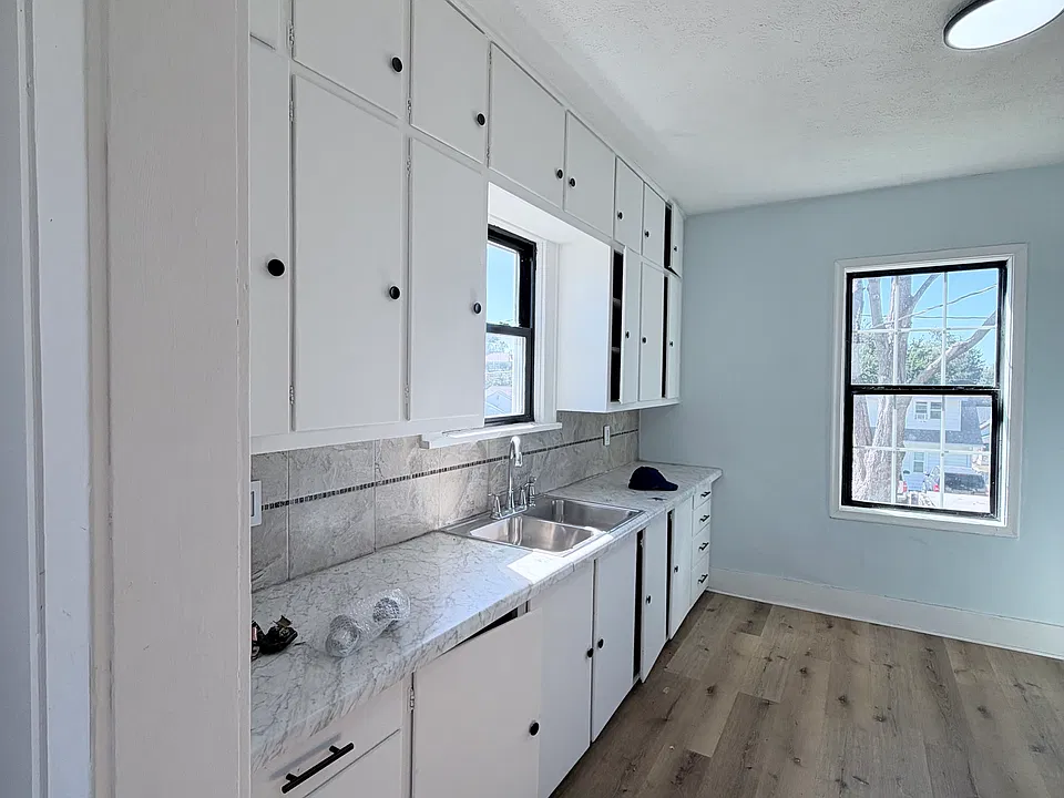 S 36th St