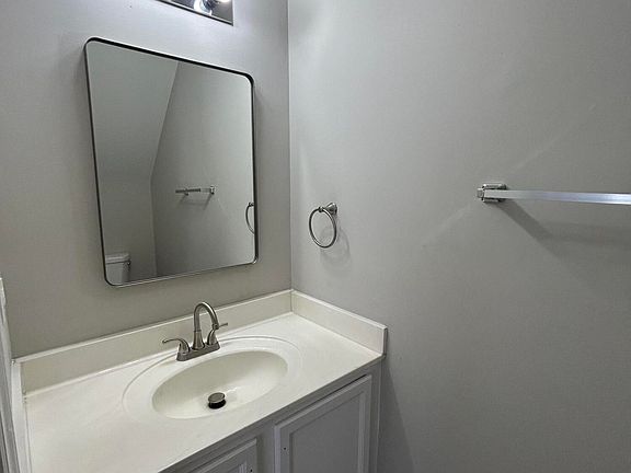 4th image of 644 Coleman St 101