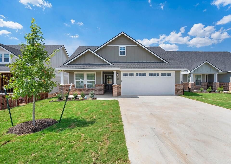 1st image of 427 Travis Dr