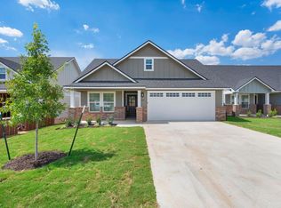 427 Travis Dr, Mc Gregor, TX 76657