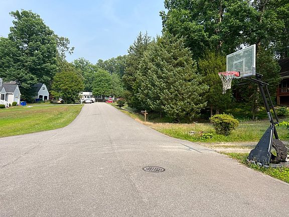 3rd image of 2719 Anglewood Dr