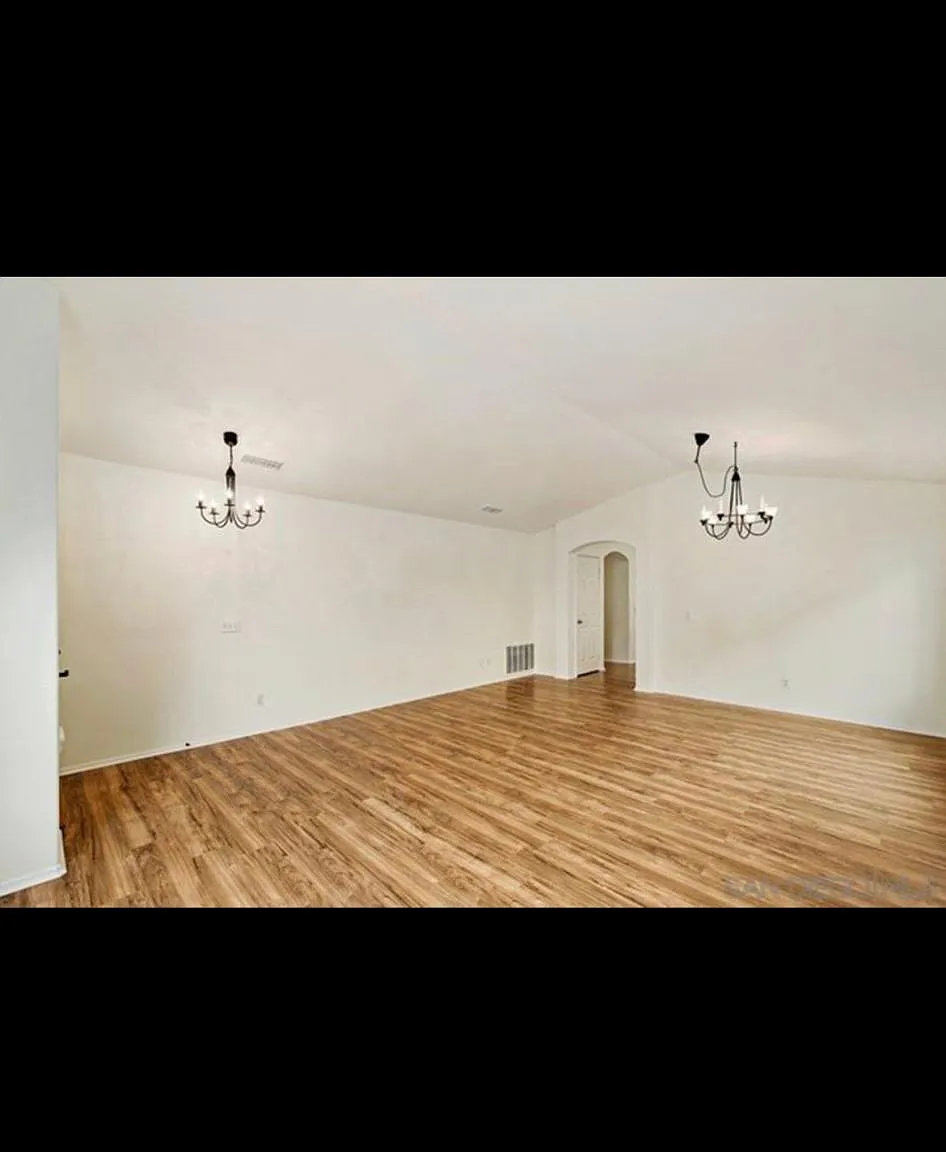 1021 Funquest Dr — Photo 2