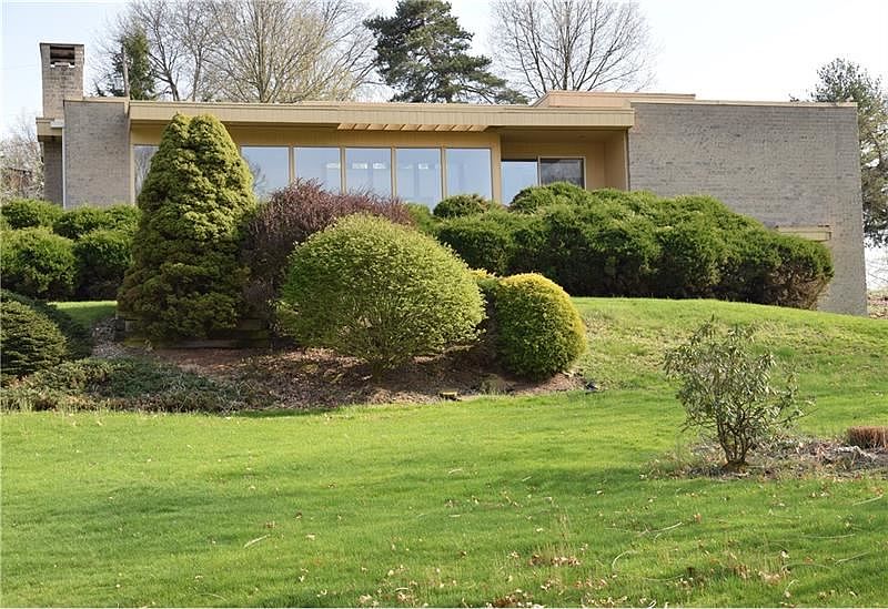 1st image of 380 Claremont Dr