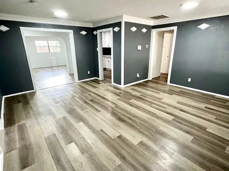 2107 Garvey Dr — Photo 2