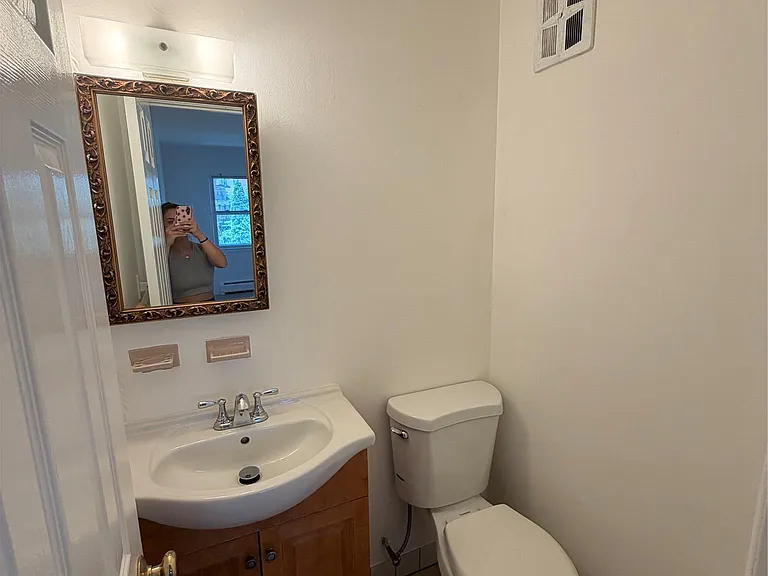 2735 Cropsey Ave #B — Photo 24