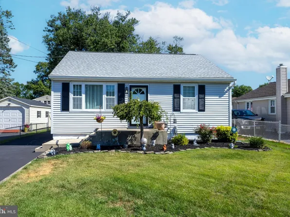 13 Stanton Ave, Bordentown, NJ 08505