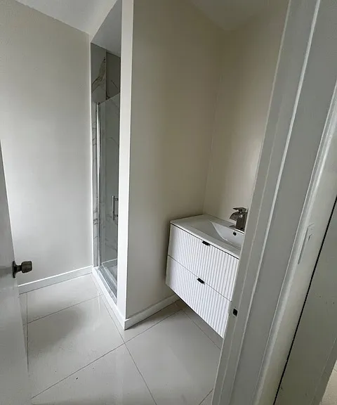 624 E Arbor Vitae St #2 — Photo 4