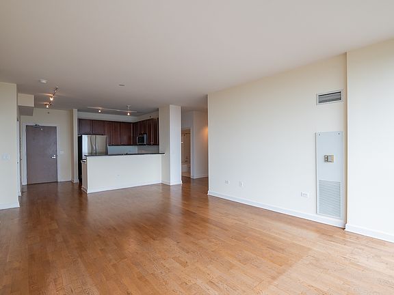 3rd image of 1901 S Calumet Ave Unit 2003