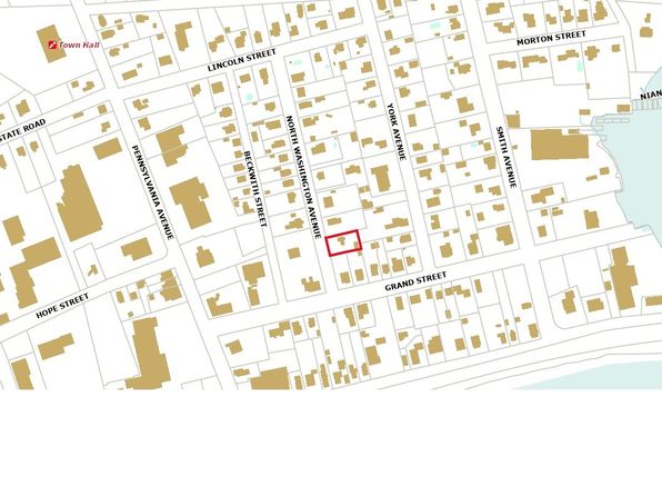 7 & 7R N Washington Ave E, Niantic, CT 06357