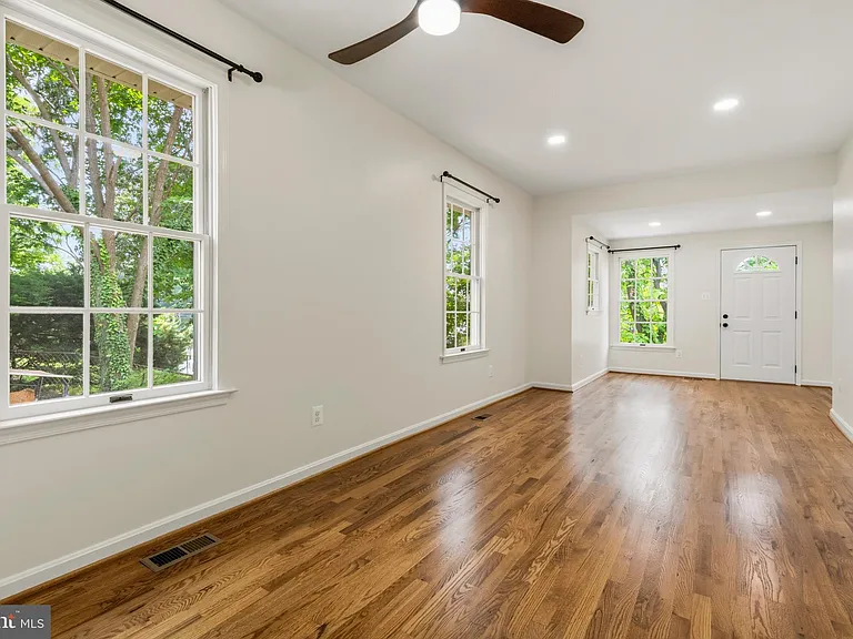 1801 S Glebe Rd — Photo 10