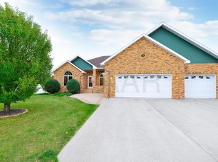 2565 Sand Hills Ave, Grand Forks, ND 58201