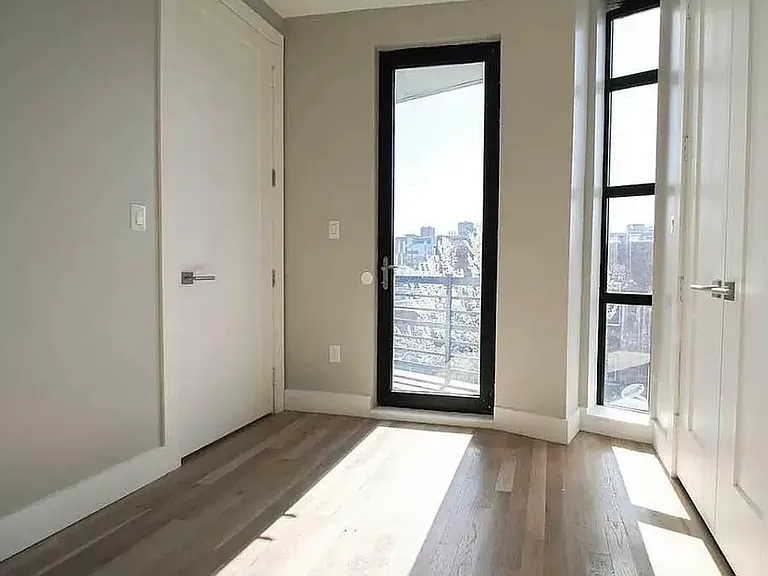 434 Manhattan Ave #PENTHOUSE — Photo 15
