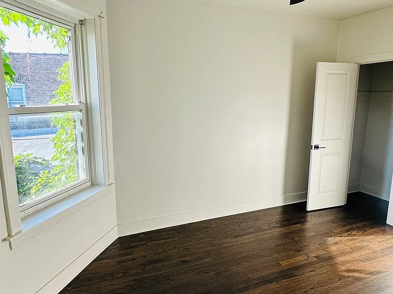 8220 S Eberhart Ave — Photo 6