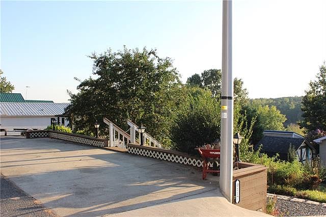 1st image of 117 Maple Dr #117
