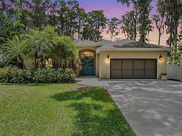 21820 Shamu Dr, Land O Lakes, FL 34639