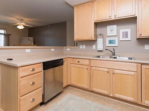 5th image of 3400 SE Glenstone Dr Unit 1