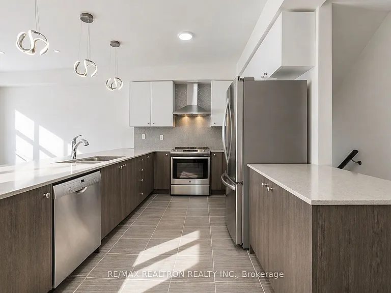 74 William Saville St E — Photo 3