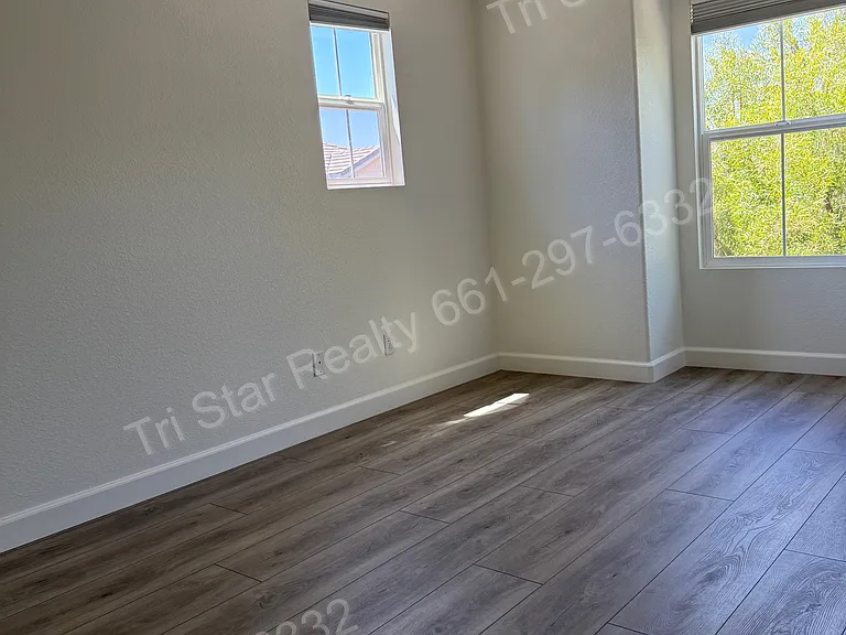 27350 Dearborn Dr — Photo 19