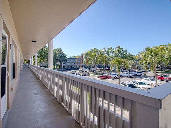 3rd image of 2436 Rhodesian Dr APT 32