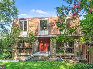 6055 Forrest Hollow Ln, Springfield, VA 22152