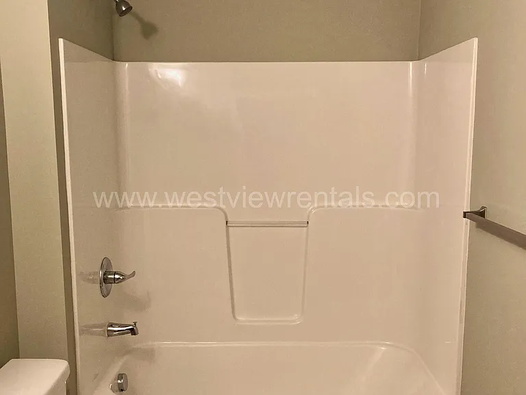 200 E Maple St — Photo 403