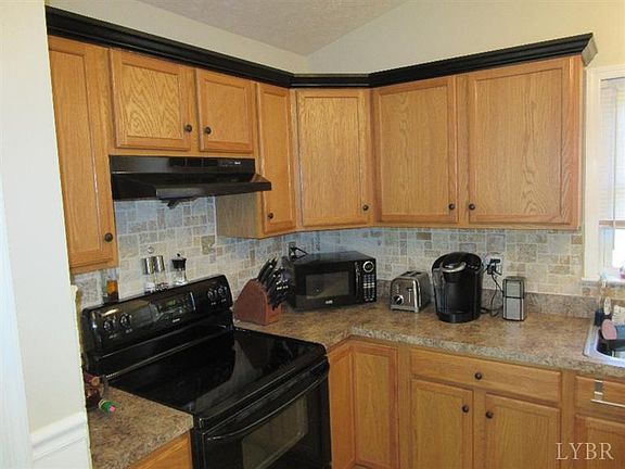 4th image of 524 Edgar St