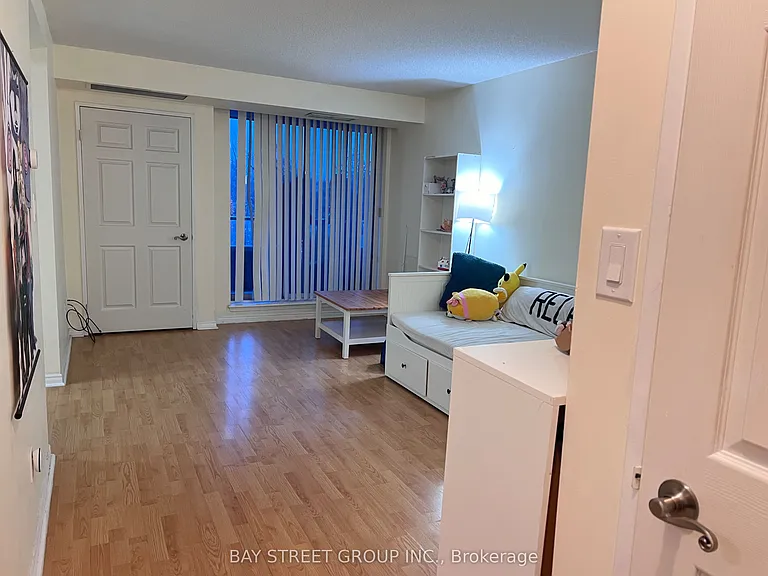 35 Empress Ave #303 — Photo 3