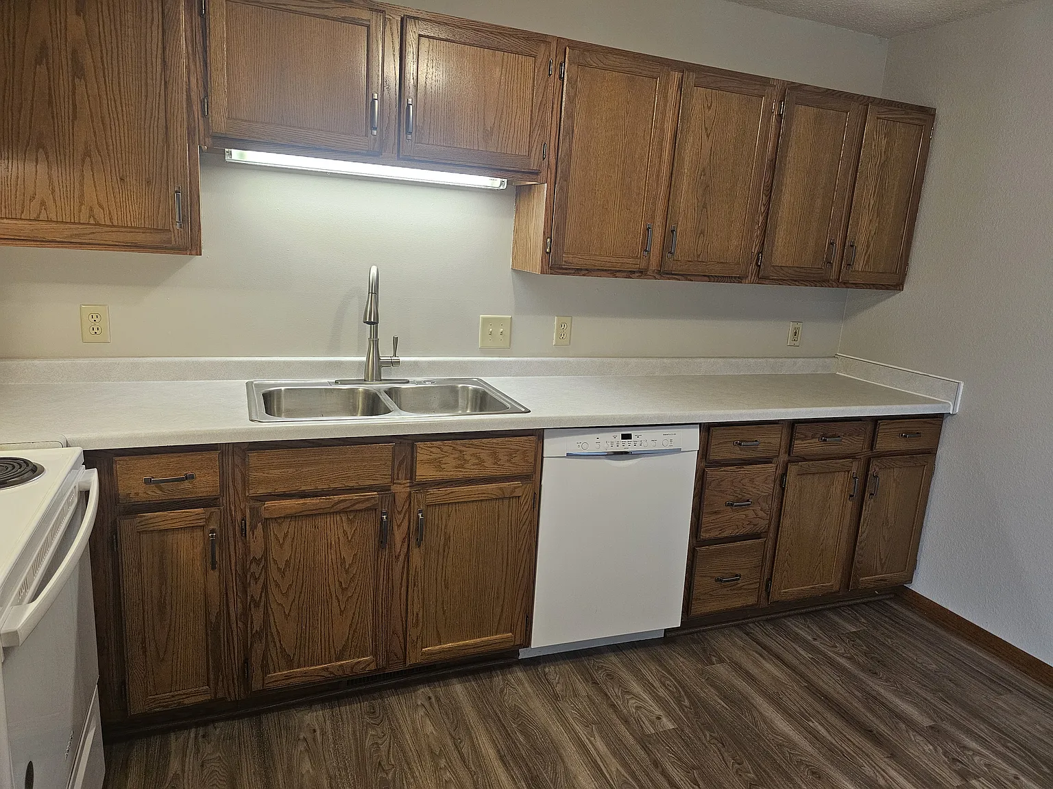 2 bed, 1000 sqft, $1,300 — Photo 2