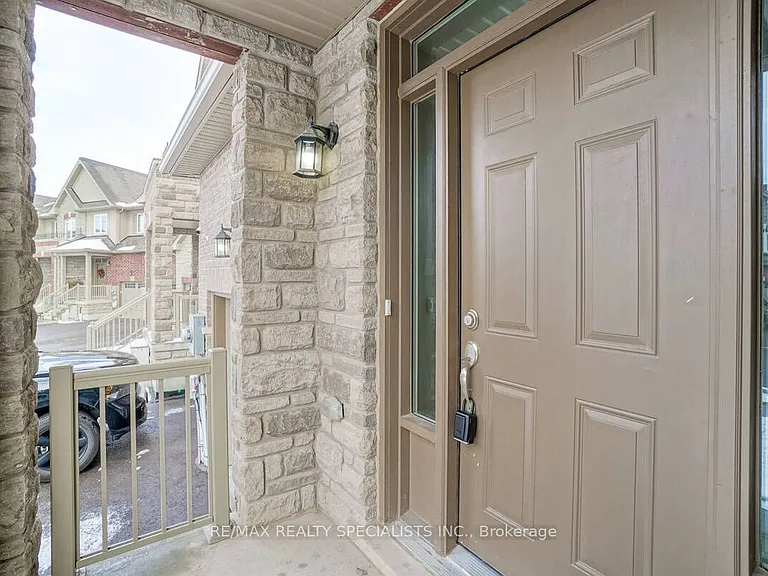 70 Bradbury Rd — Photo 3