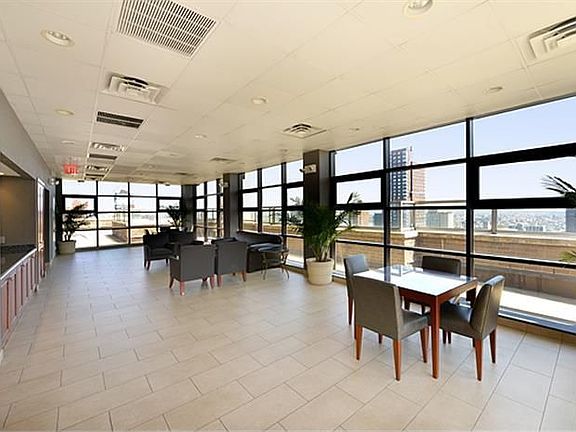 3rd image of 250 E 87th St APT 27H