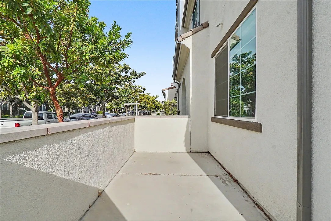 3 bed, 2.5 bath, 1448 sqft, $3,500 — Photo 4