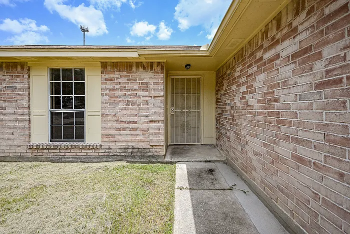 4 bed, 2.0 bath, 1500 sqft, $1,700 — Photo 4